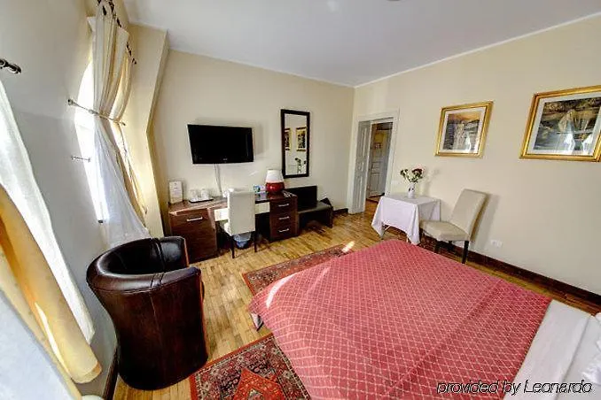 Hotel Reginetta II 부쿠레슈티 3*,