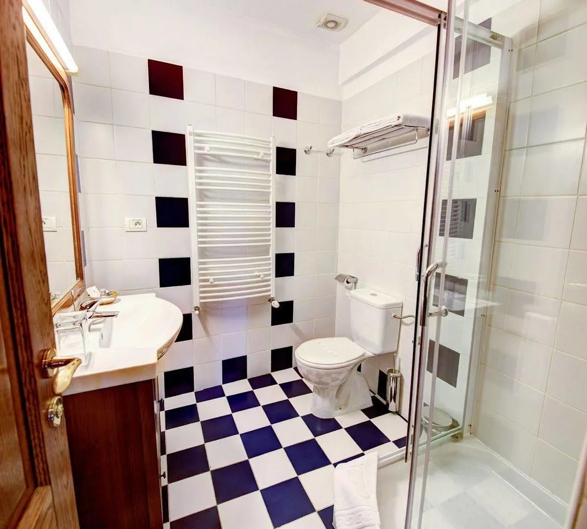 Hotel Reginetta II 부쿠레슈티 3*,  루마니아